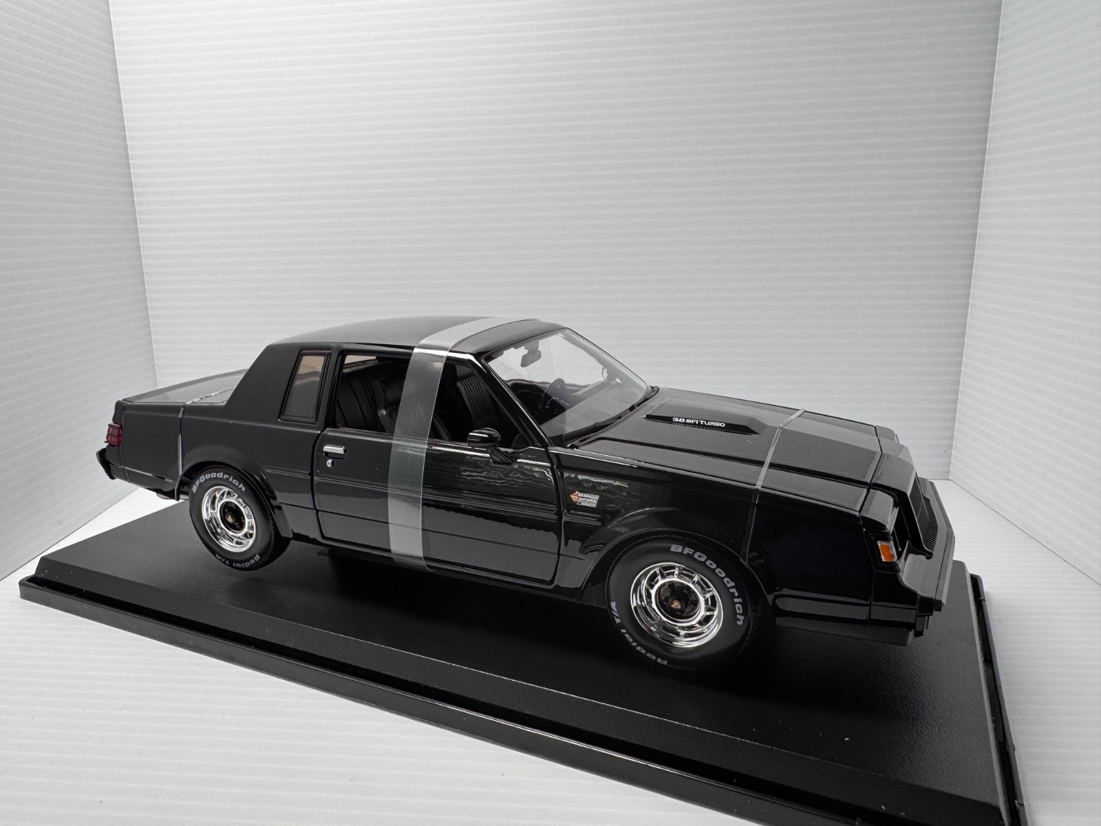 1987 BUICK REGAL GRAND NATIONAL BLACK 1/18 DIECAST MODEL CAR MAISTO 31479