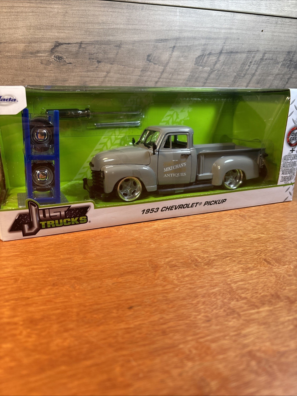 Jada ‘Just Trucks’ 1953 Chevrolet Pickup “Miki Chans Antiques” logo 1:24 Diecast