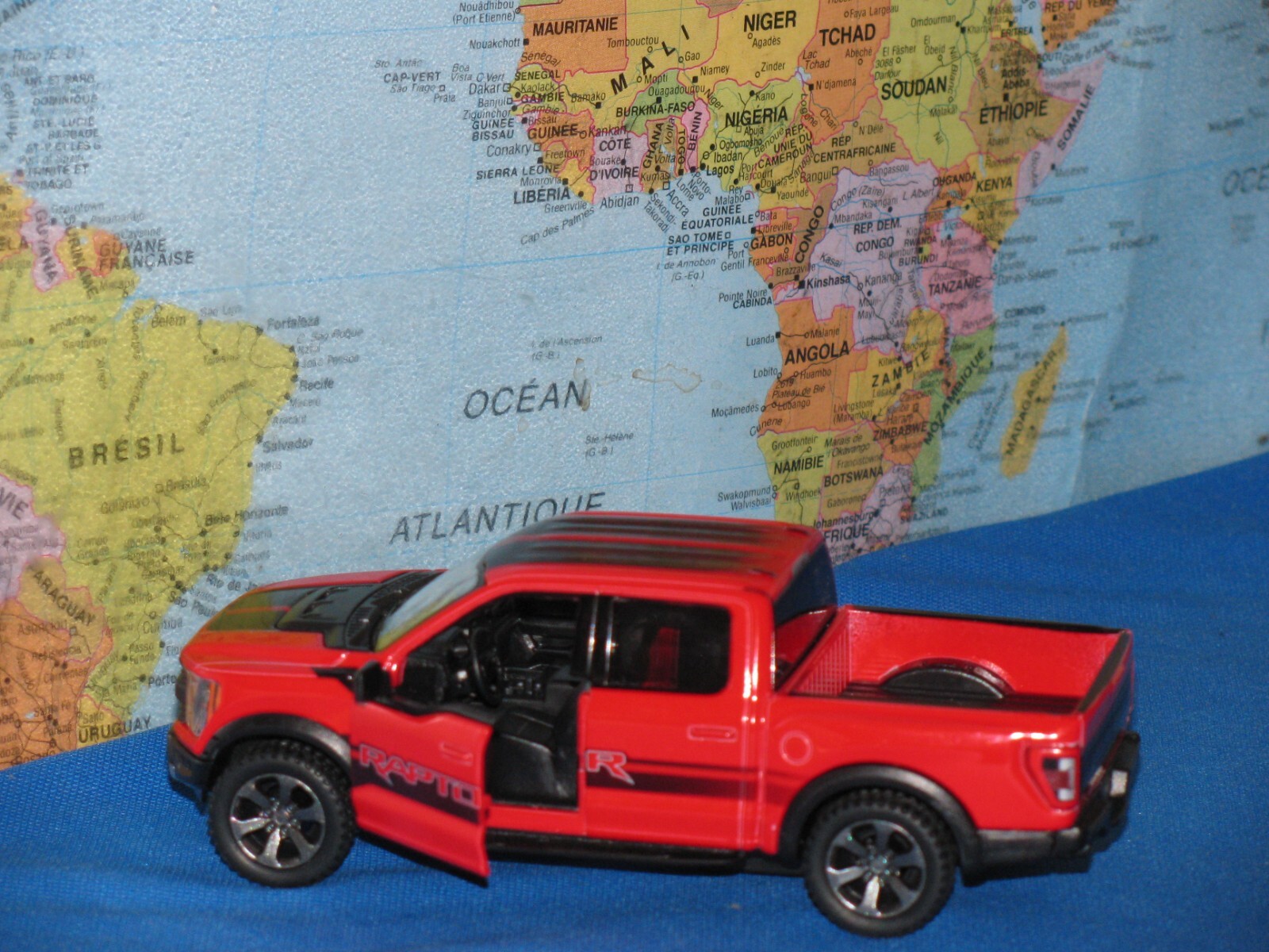 1/46 KINSMART 2022 FORD F-150 RAPTOR RED KT5436 ***BRAND NEW & RARE***