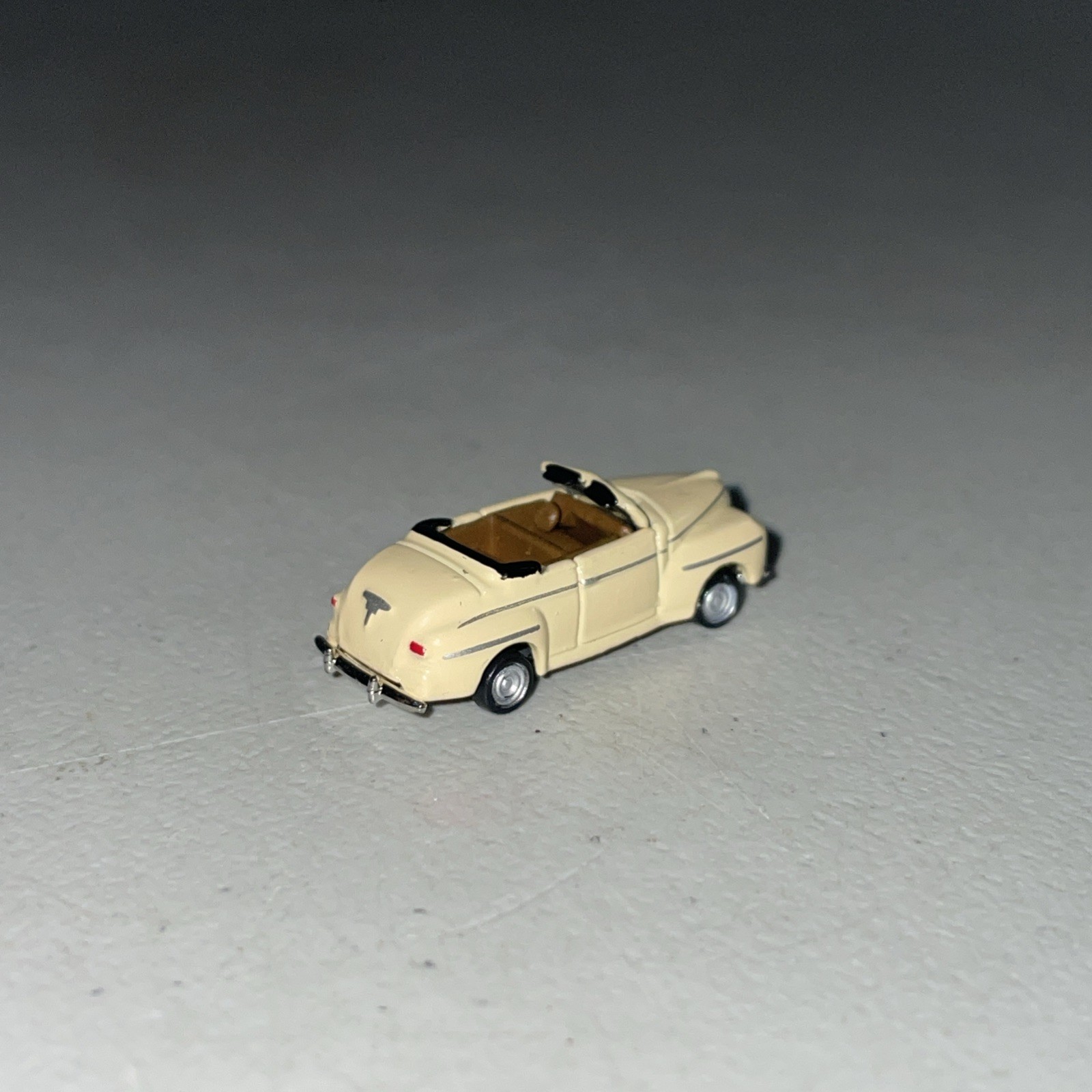 Classic Metal Works CMW Cream 1948 Ford Super Deluxe Convertible 1.25″ Mini Car