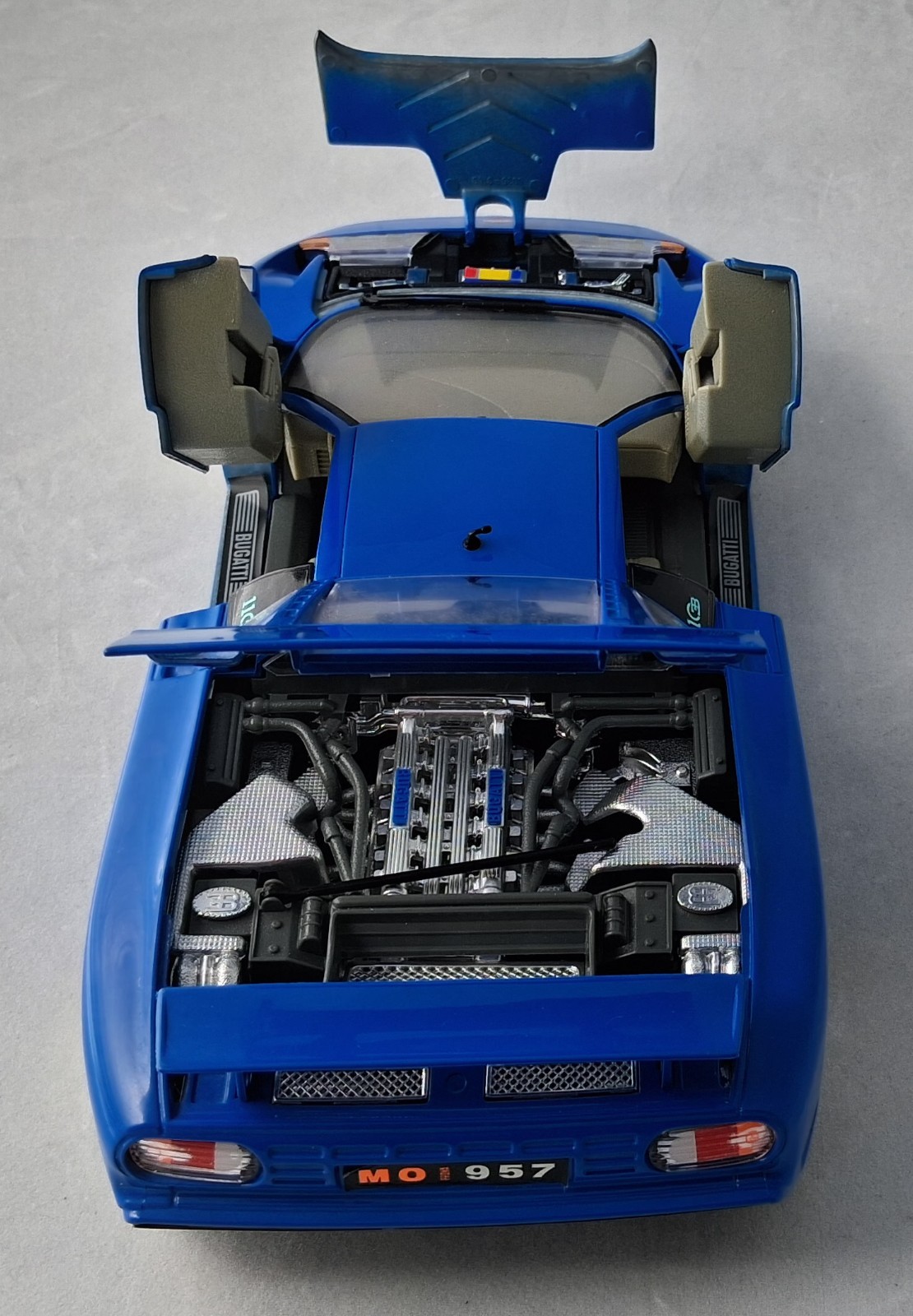 1991 Bugatti EB 110 1:18 Diecast (Blue) : Burago