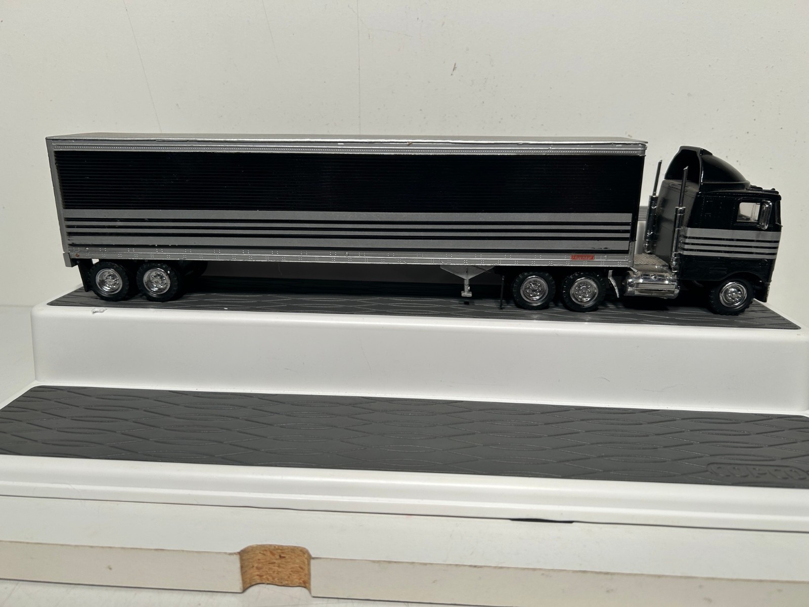 Vintage Tonkin 1/53 Peterbilt 362 Cabover Matching Fruehauf Van Trailer – GOOD
