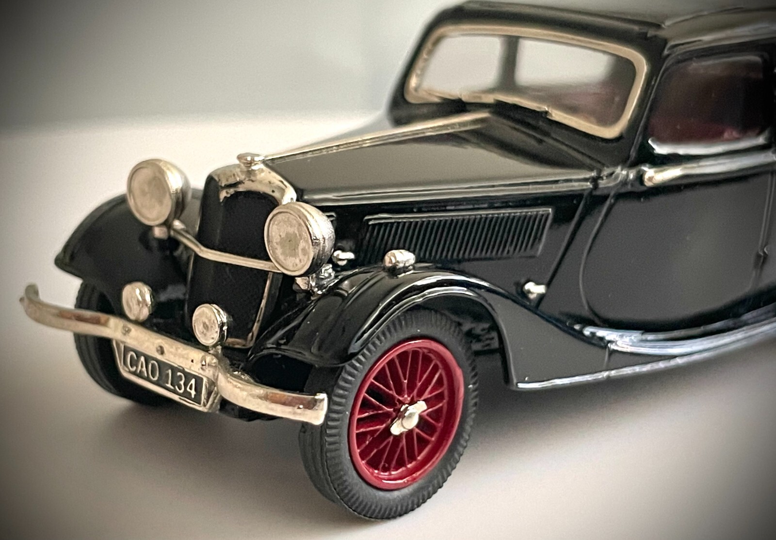 Lansdowne LDM 74a – 1937 Riley 12/4 Continental Touring Sedan (Black)