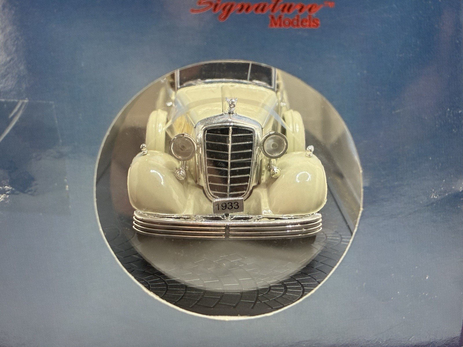 SIGNATURE MODELS 1933 Cadillac FLEETWOOD Die Cast NEW in Original BOX