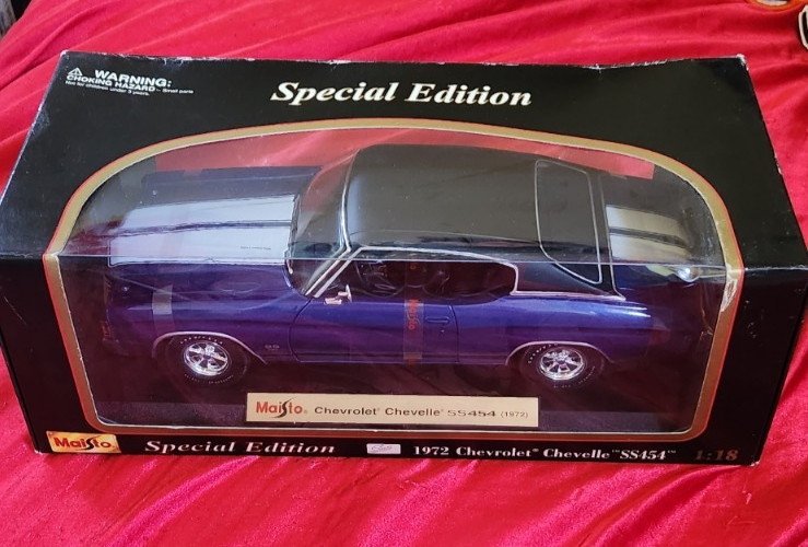 Maisto 1972 Blue Chevrolet Chevelle SS454 1:18 Scale Diecast Car New In Box
