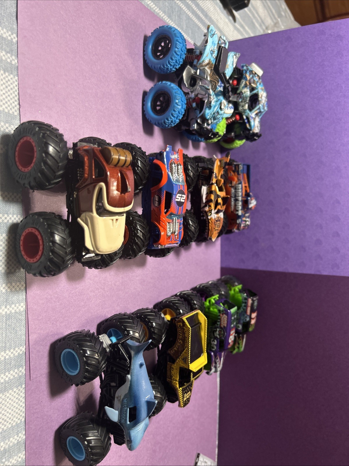 Lot Of 10 Toys Car! 4Hot wheels Truck/1 Kinsfin/1 Speed Zone /4 Spin Master Pics