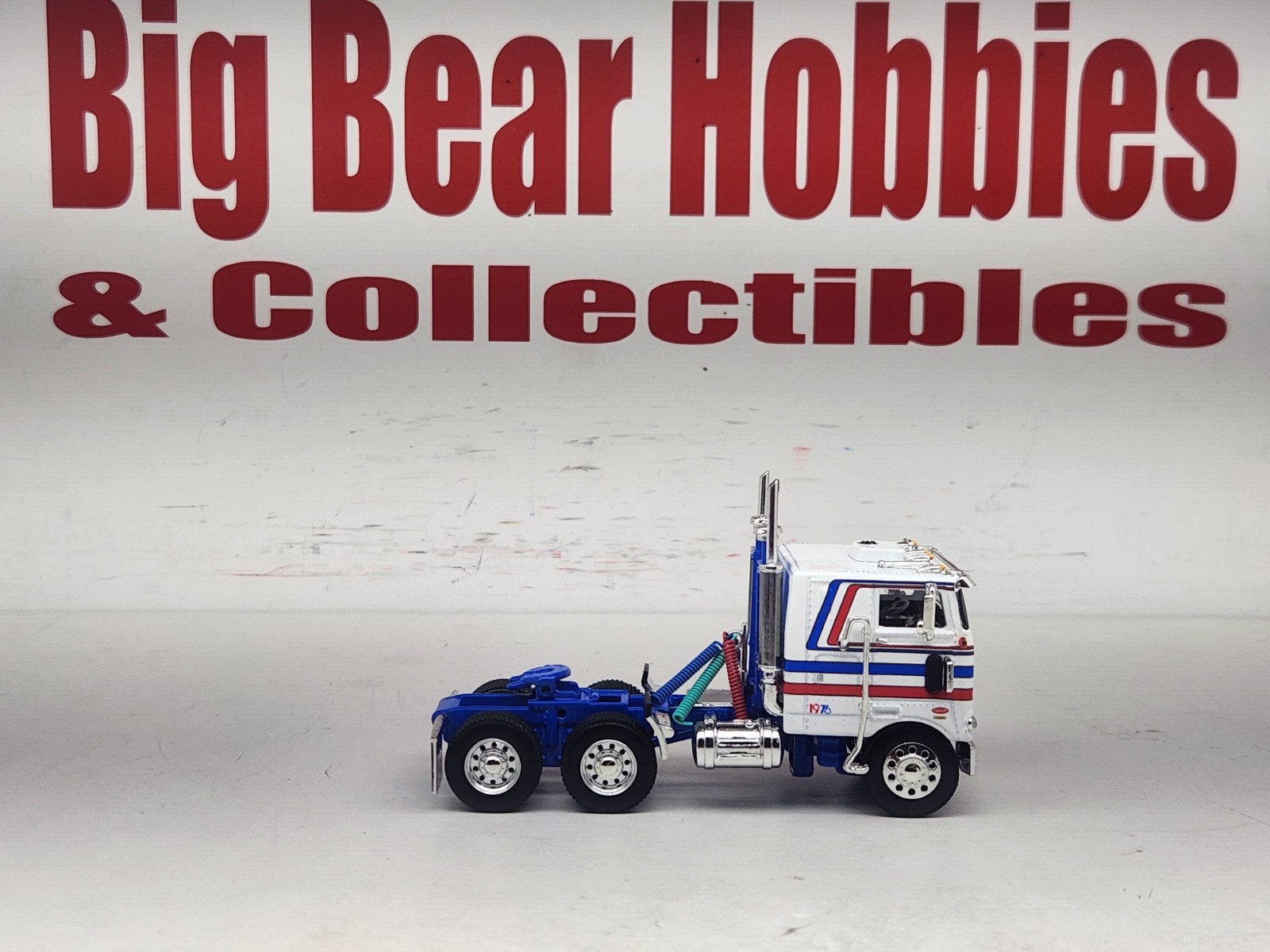 DCP NEW 1/64 Bicentennial Red, White,Blue 352 Peterbilt 86″ Bunk Cabover Tractor
