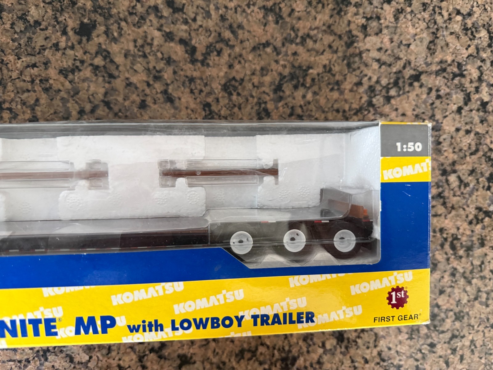 1/50 FIRST GEAR 59-3106 MACK GRANITE WITH LOW BOY KOMATSU