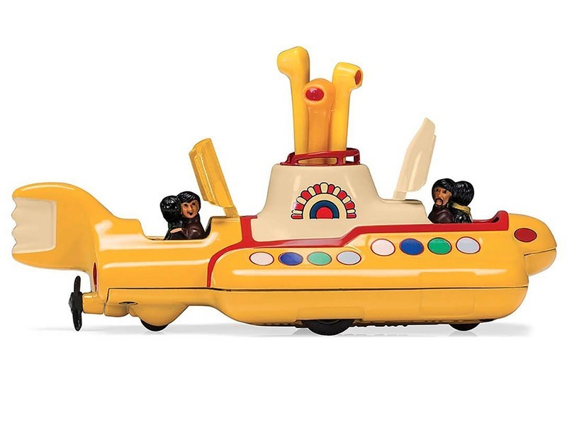 THE BEATLES YELLOW SUBMARINE W/FIGURES DIECAST MODEL BY CORGI CC05401