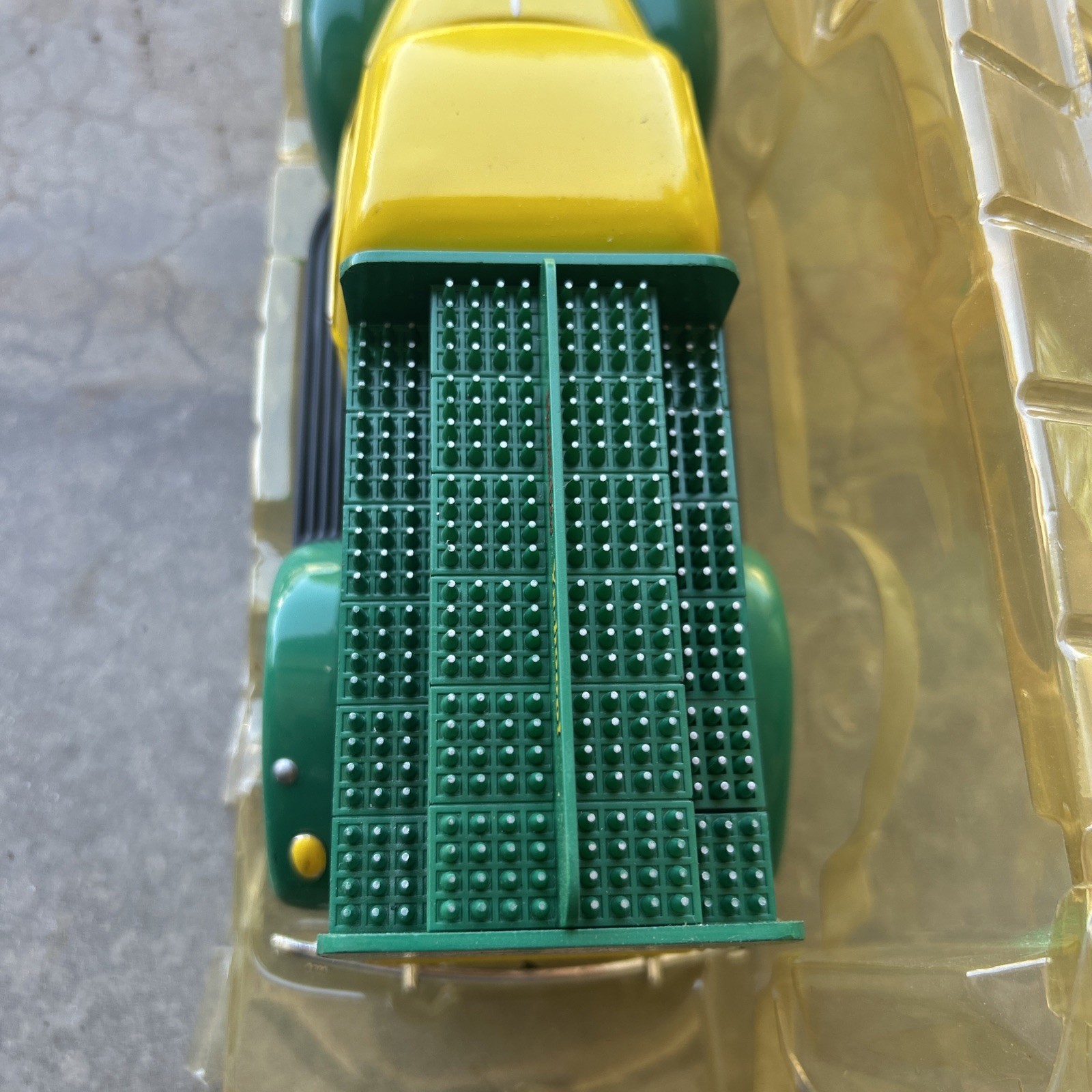 Mountain Dew Diecast With Key 1940s truck miniature car