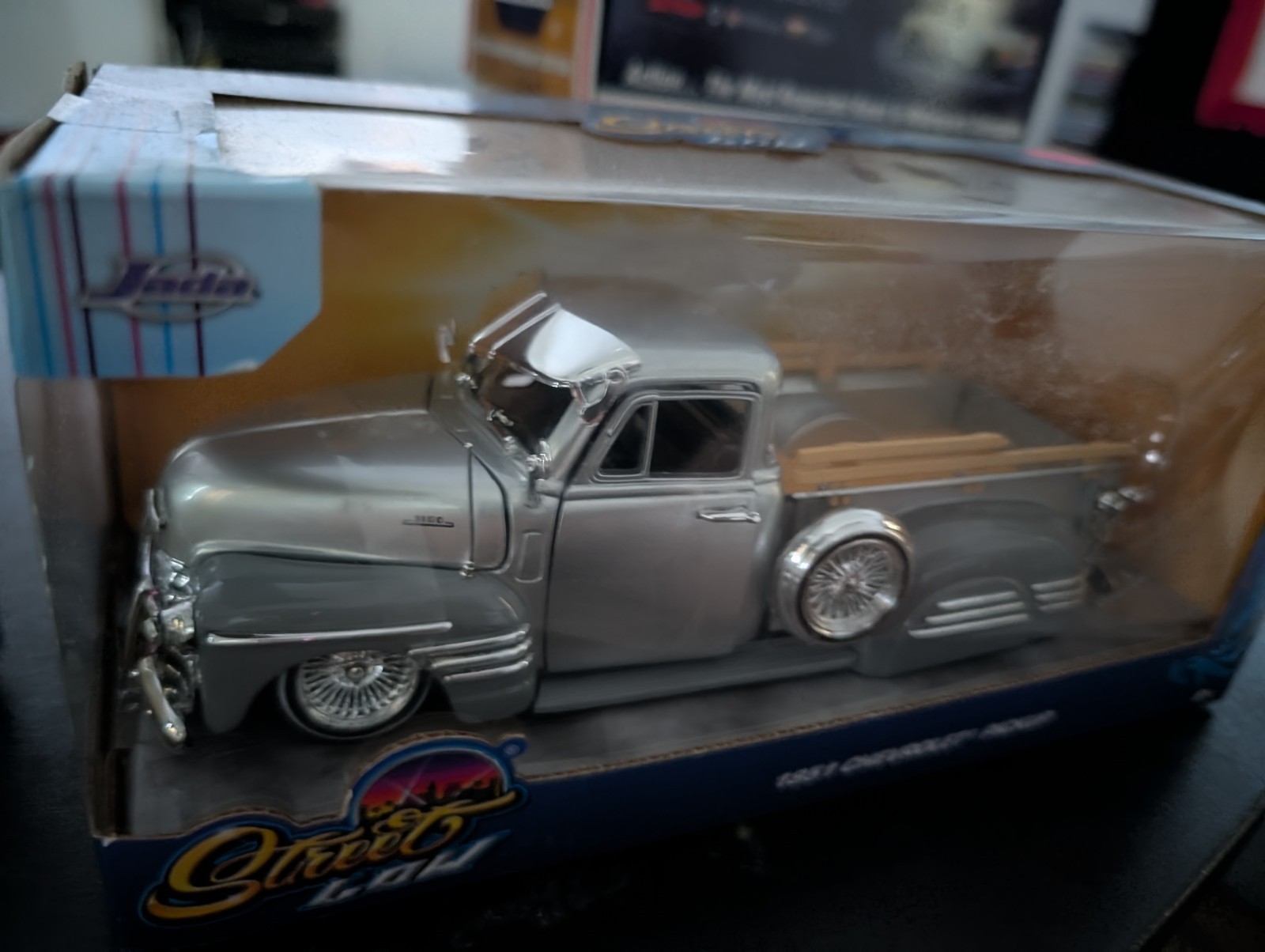Jada Toys Lowrider Series 1:24 1951 Chevrolet Pickup Silver Diecast Unopened Box
