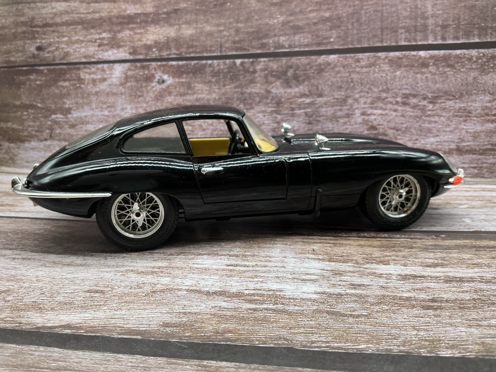 Burago 1/18 ~ Jaguar E-Type Coupe ~ Black
