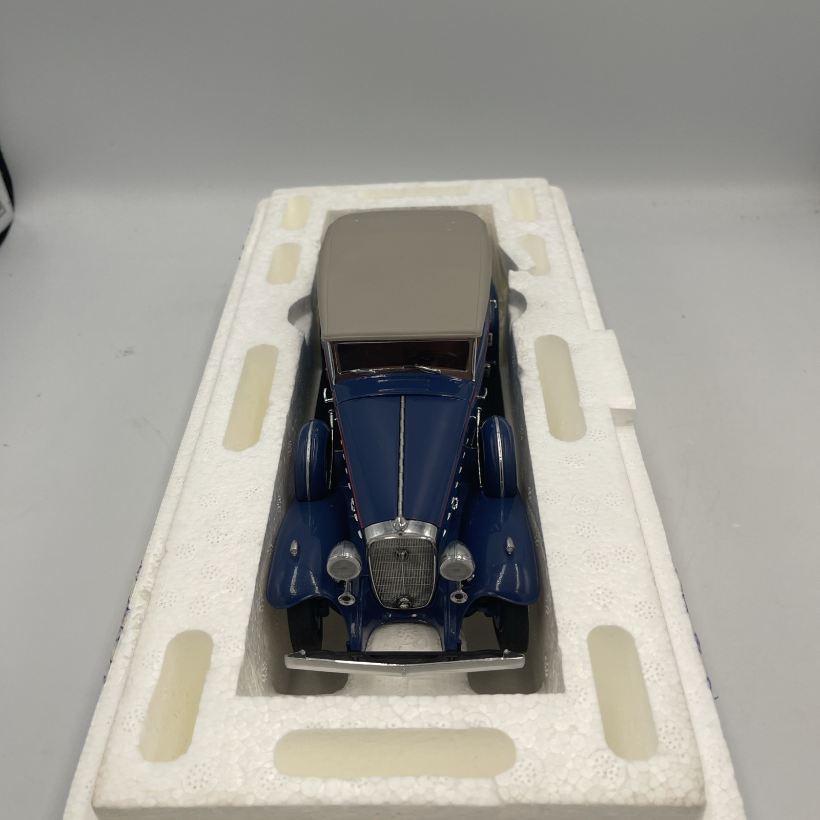 Franklin Mint 1932 V-16 Cadillac Sport Phaeton￼Die Cast With Paper Work
