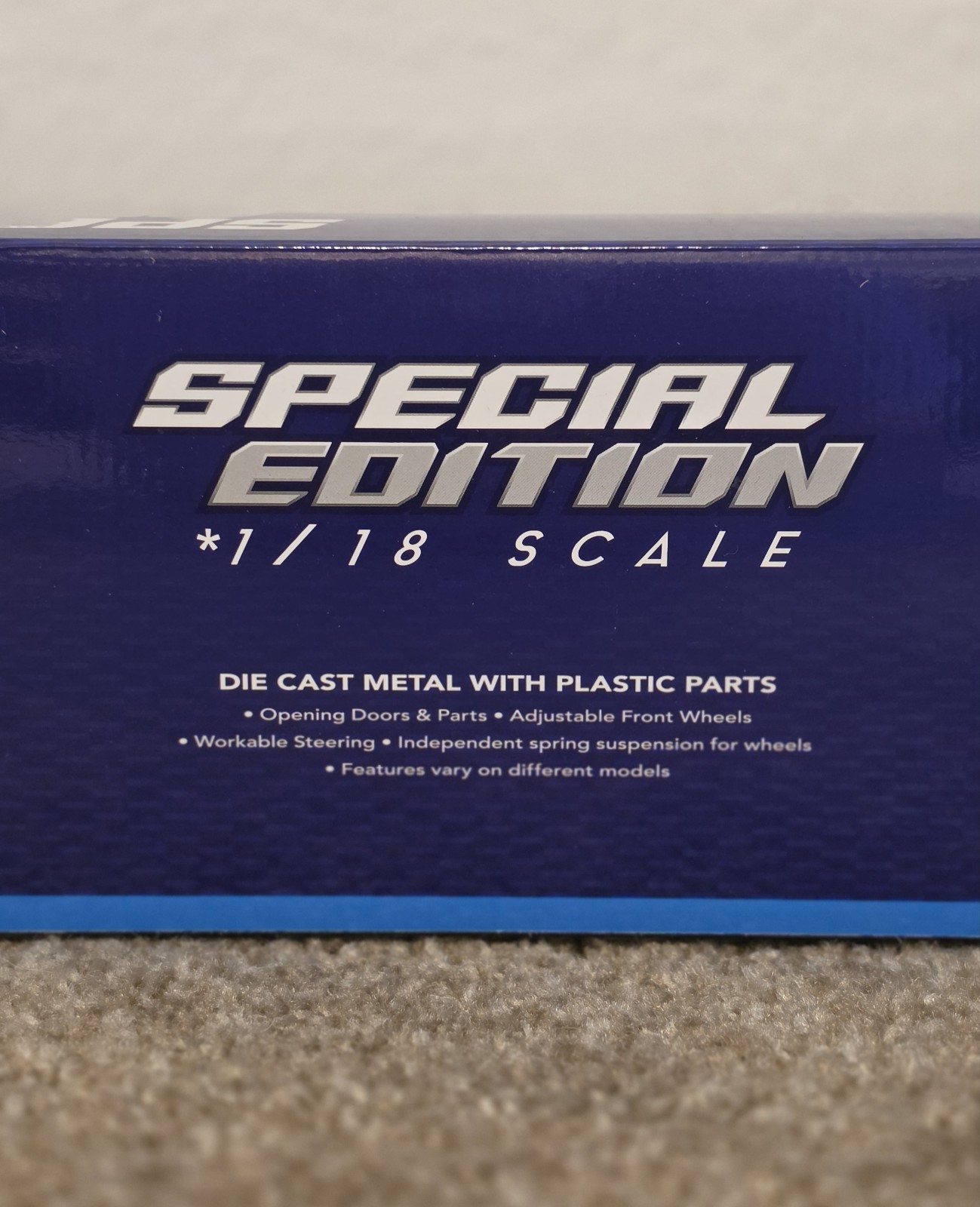 Porsche 911 Targa 4 GTS (992.2) 1:18 Maisto Exclusive Style Special Edition Red