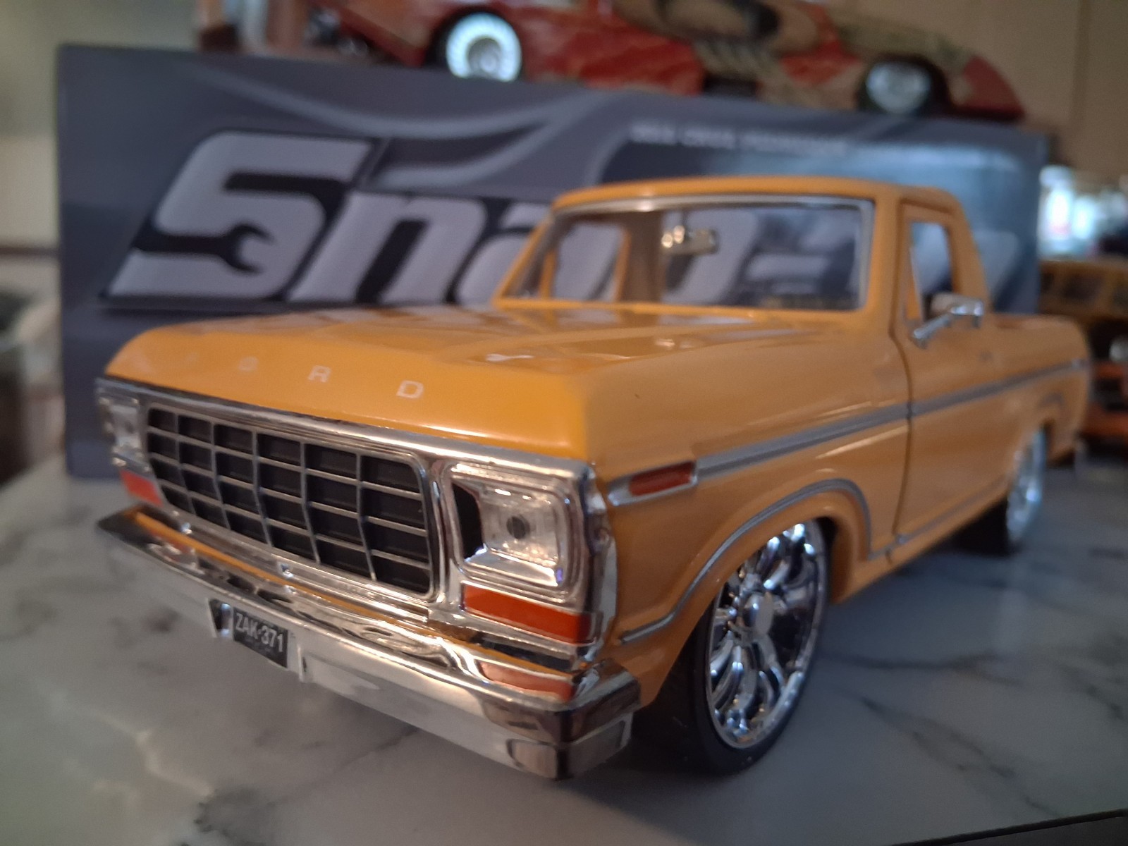 ( Custom Built) 1.24scale Diecast Custom 78 Ford BRONCO SLAMMED( Read Ad Plz)