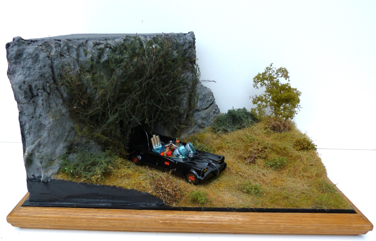 Batman Batcave Exit 1:43 diorama with Corgi Batmobile