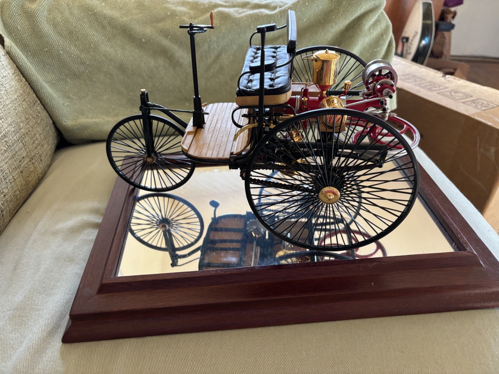 Franklin Mint 1886 Benz Motorwagen 1:8 Diecast w/ Glass Display Case – Excellent