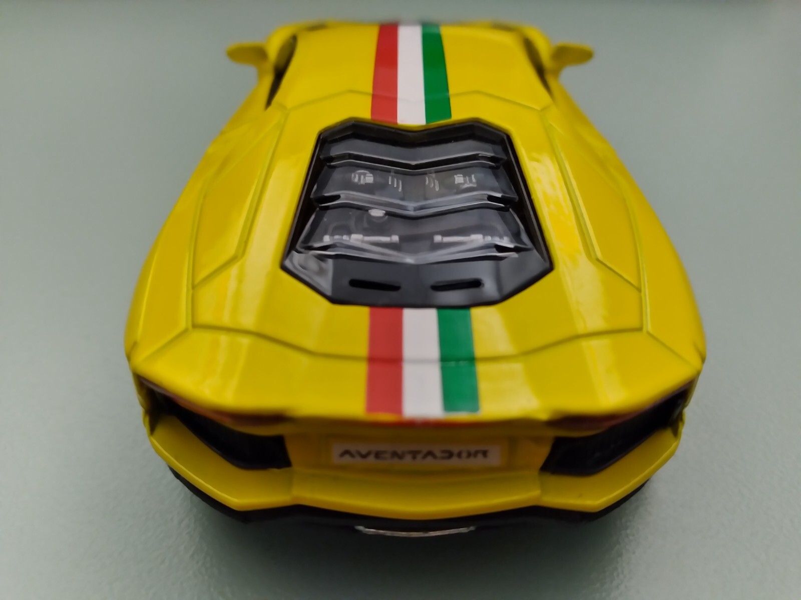 5″ Kintoy Lamborghini Aventador Diecast Model Toy Car Pull Action 1:38 Yellow
