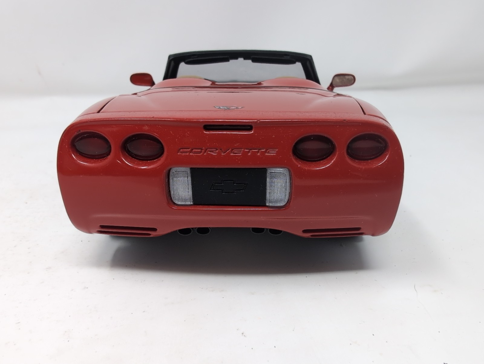 UT Models 1998 Chevrolet Corvette C5 Convertible Red 1:18 Diecast See Descrip.