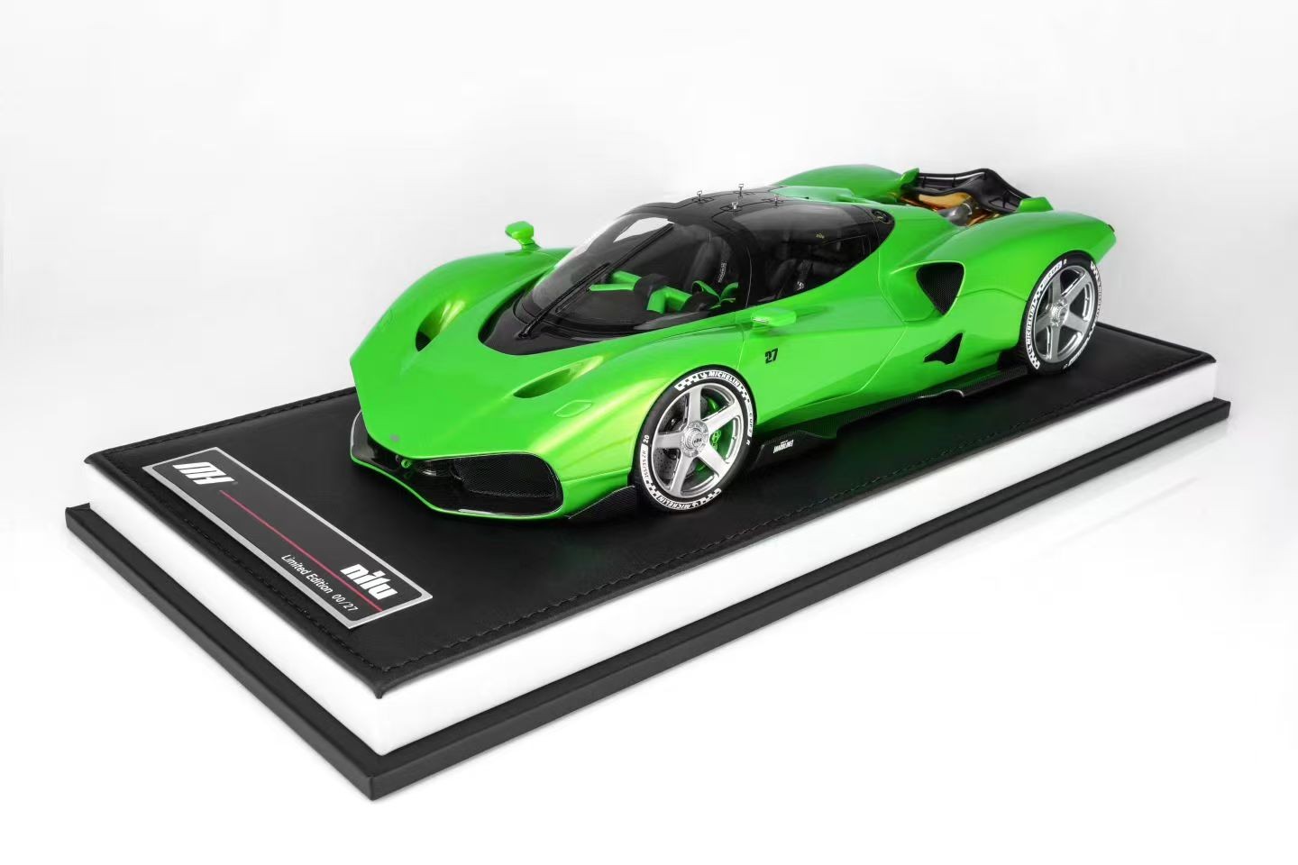 Motorhelix 1:18 Nilu 27 Hypercar Limited Edition Resin Car Model