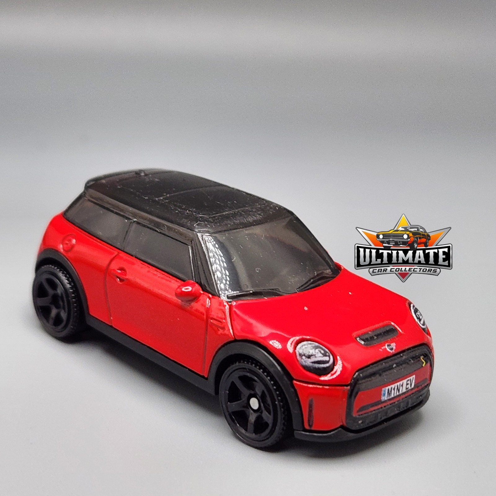 2022 22 Mini Cooper SE Collectible 1/64 Scale Diecast Model Collector Car