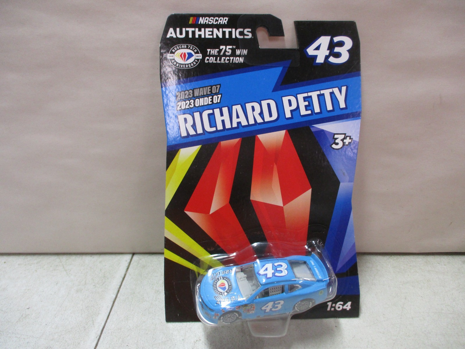 Nascar Authentics Richard Petty 75th Win Wave 07