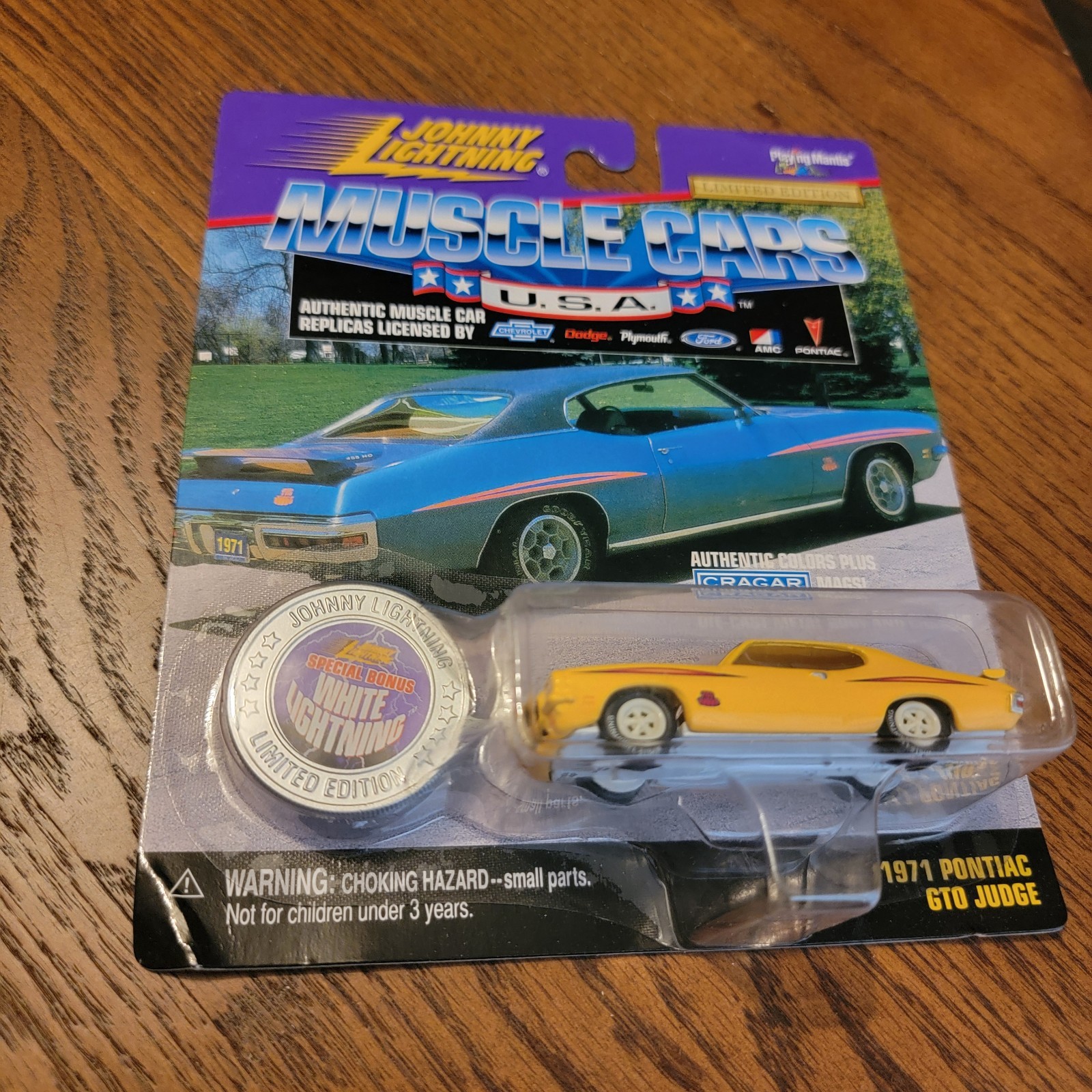 Johnny Lightning 1971 Pontiac GTO Judge White Lightning Chase Muscle Cars USA