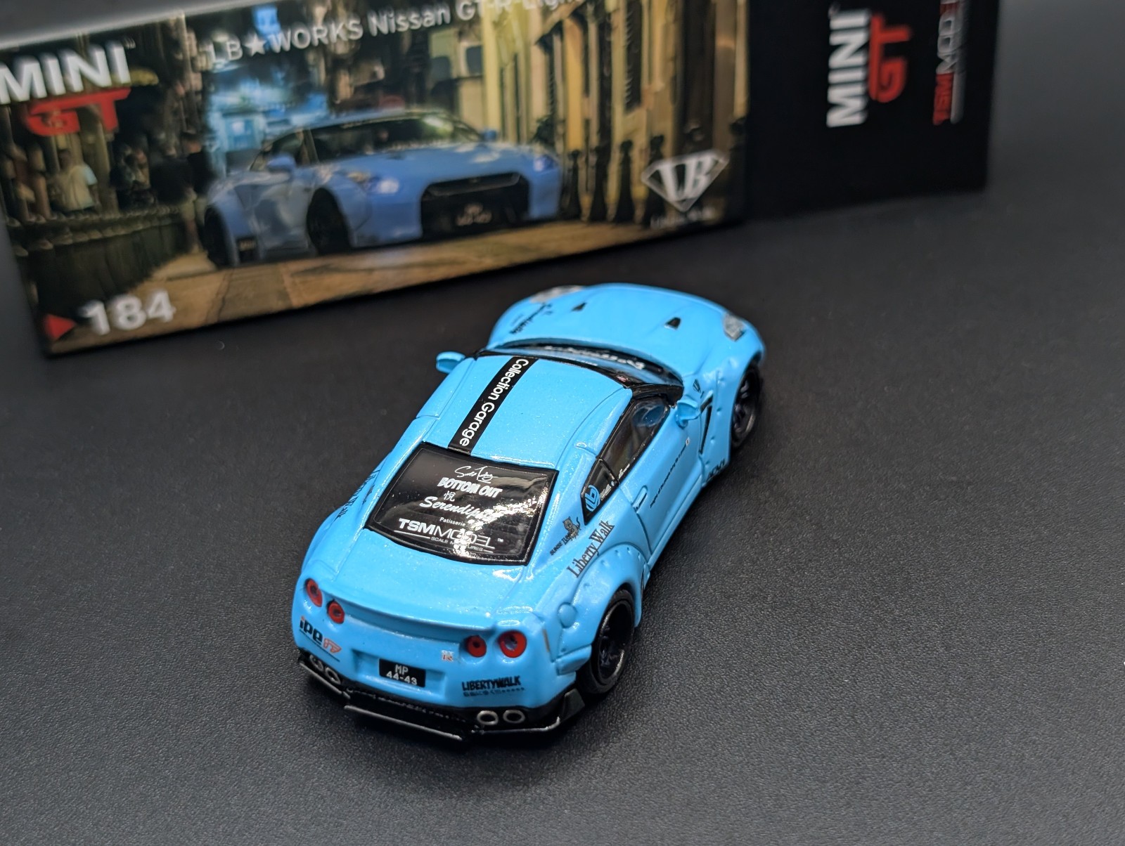 1:64 MINI GT LB WORKS Nissan GT-R R35 Light Blue Collection Garage Special #184