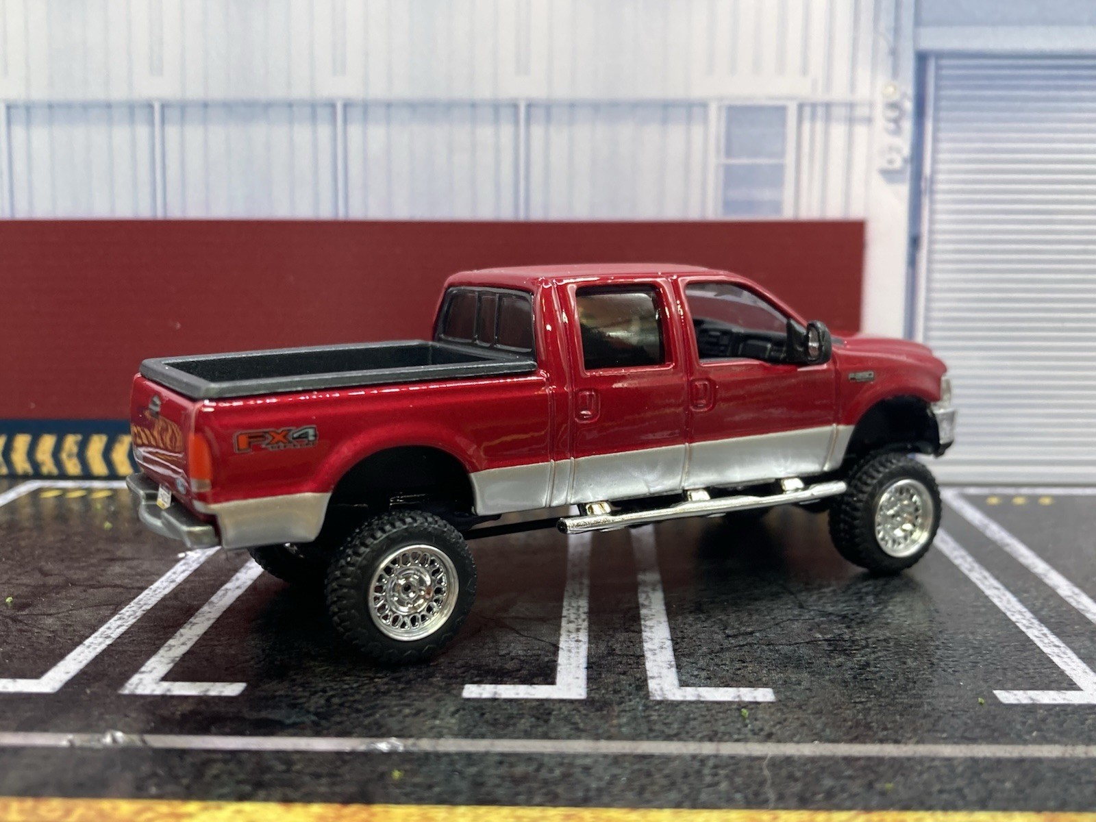 2004 Ford F-250 Super Duty Lifted 4×4 Truck 1/64 Diecast Custom Off Road Pickup