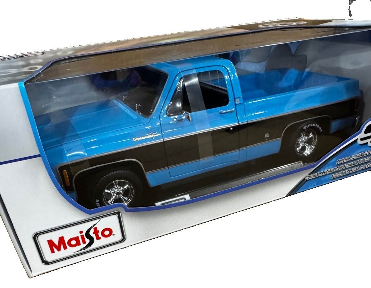 Maisto Chevrolet C10 Cheyenne Super 1974 1:18 Diecast Blue/Black Boxed