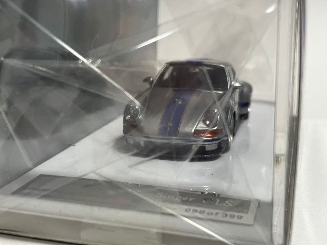 Zincit Model Singer DLS 1:64 Silver