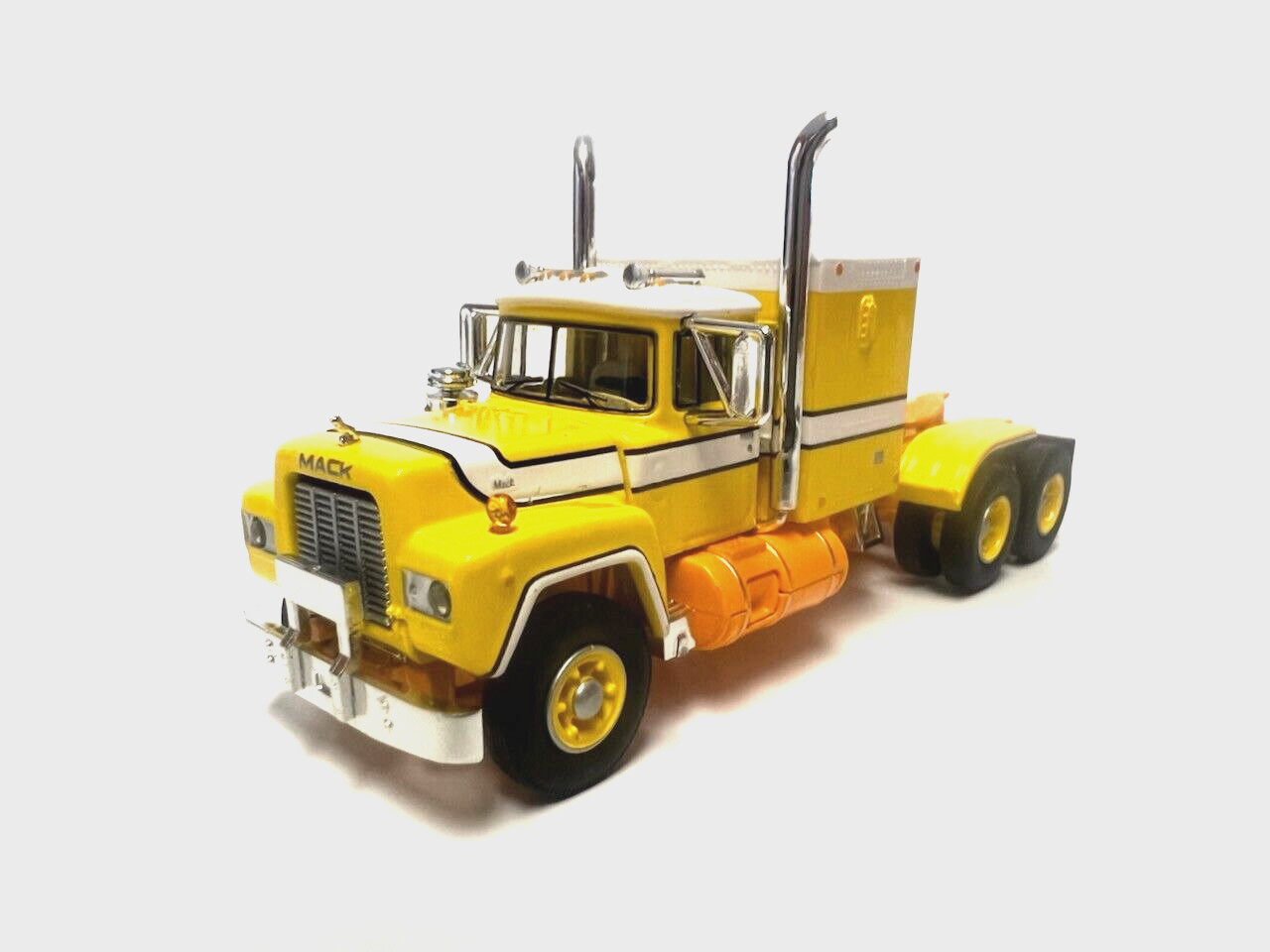 DCP FIRST GEAR 1/64 SCALE R MODEL MACK FLAT TOP SLEEPER, YELLOW, ORANGE & WHITE