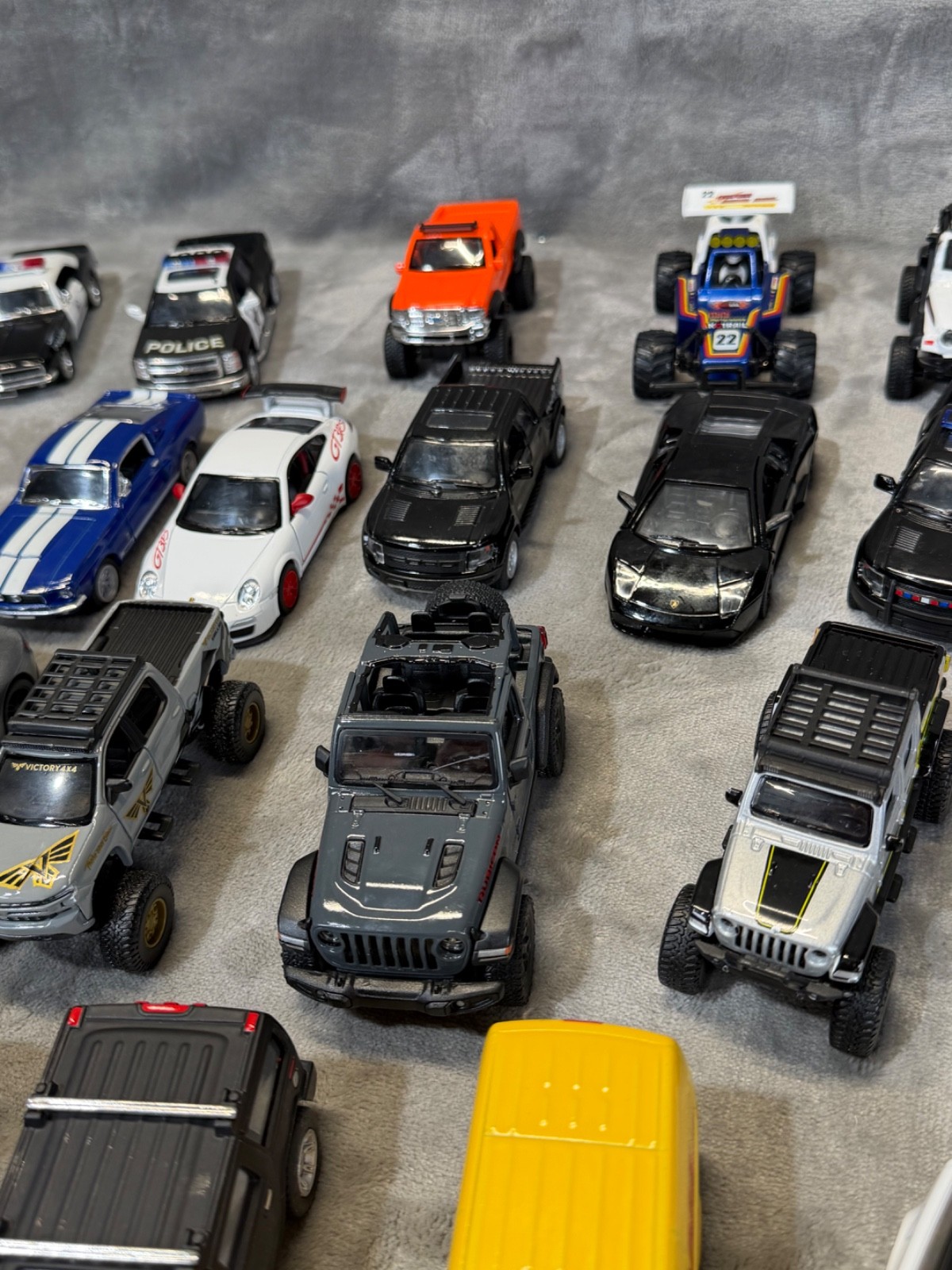 Lot of (32) Diecast KINSMART & Other Pull Back Car ~ GREAT STARTER COLLECTION~