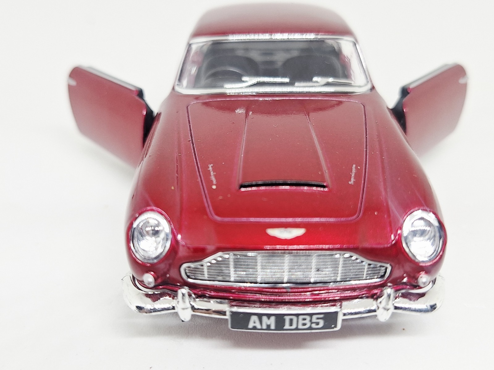 KiNSMART Aston Martin DB5 1963 Candy Apple Red Hardtop 1/38 O Scale Diecast Car