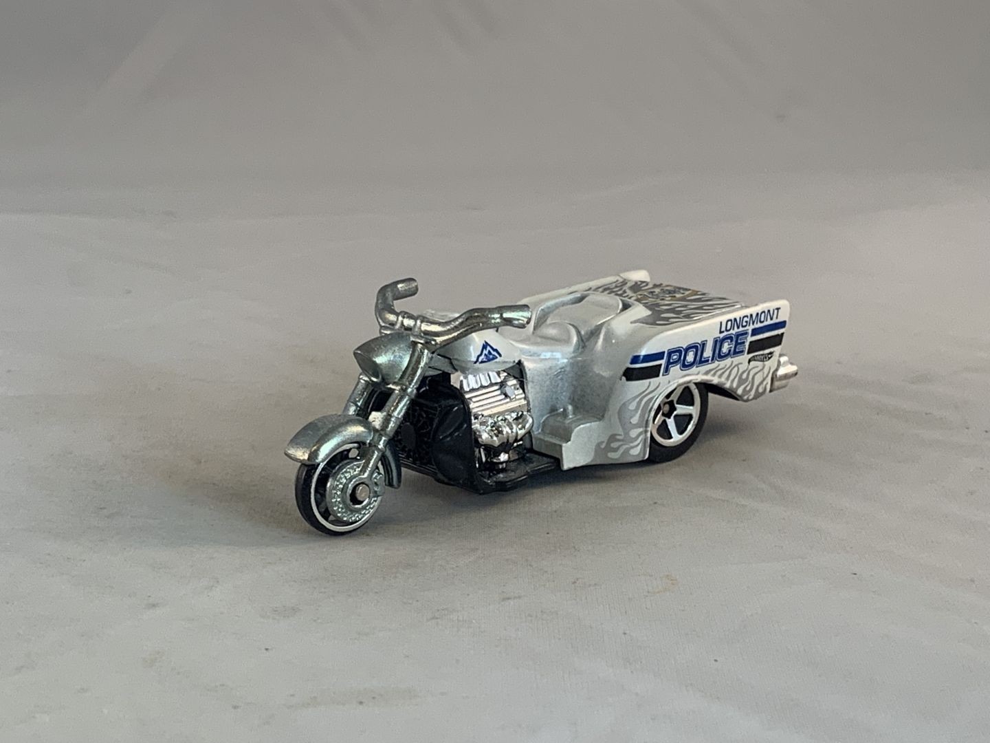 Hot Wheels Boss Hoss Motorcycle 2011 Main Street White 5SPs MC5s