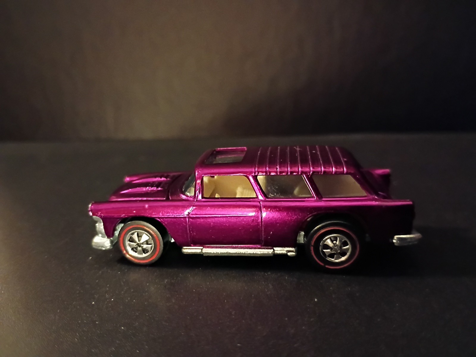 Hotwheels Redline Classic Nomad Magenta 1969 VN/MINT