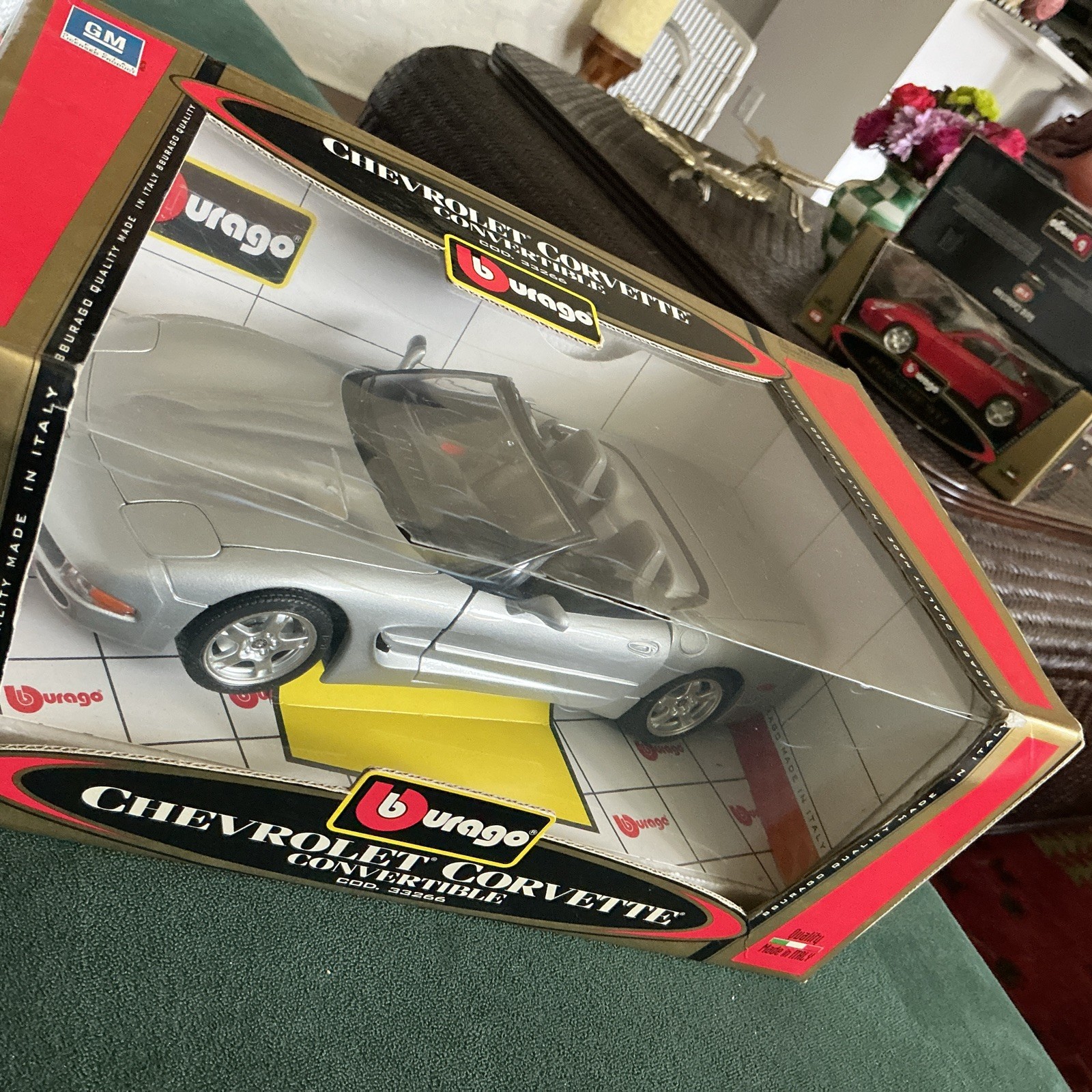 1998 Chevrolet Corvette Convertible Gold Collection #33266 1:18 Diecast Bburago