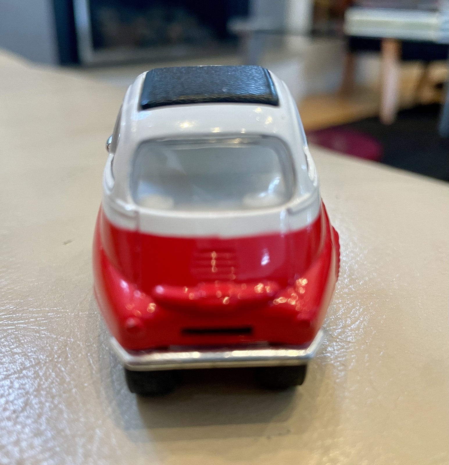 Kintoy Red & White Diecast BMW Isetta *BRAND NEW*