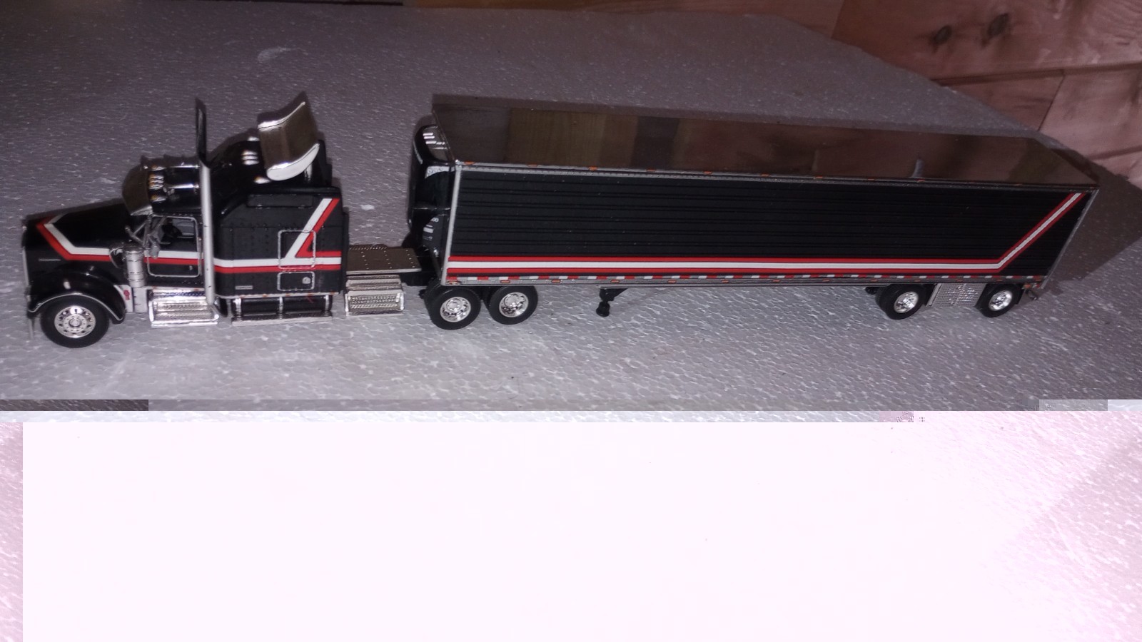 1/64 Dcp Kenworth With Matching Trailer As Is Broken And Missing Parts