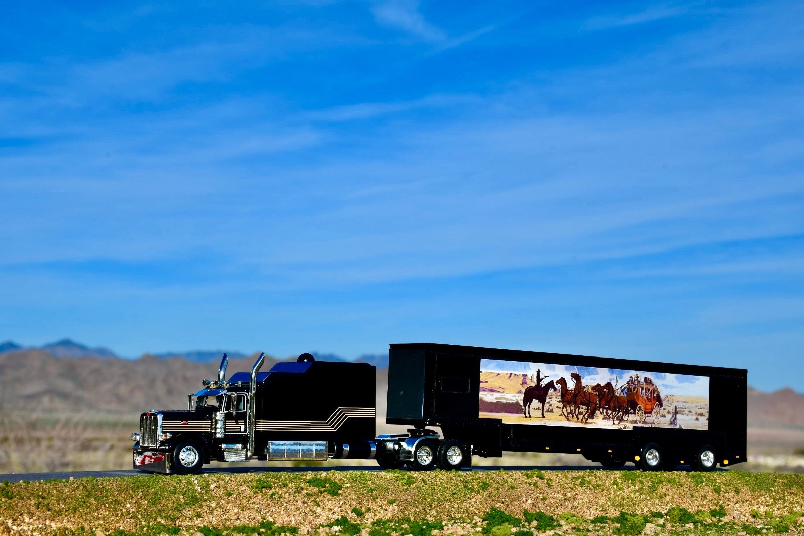 1/64 DCP Smokey and the Bandit Peterbilt 389 with standup custom built sleeper