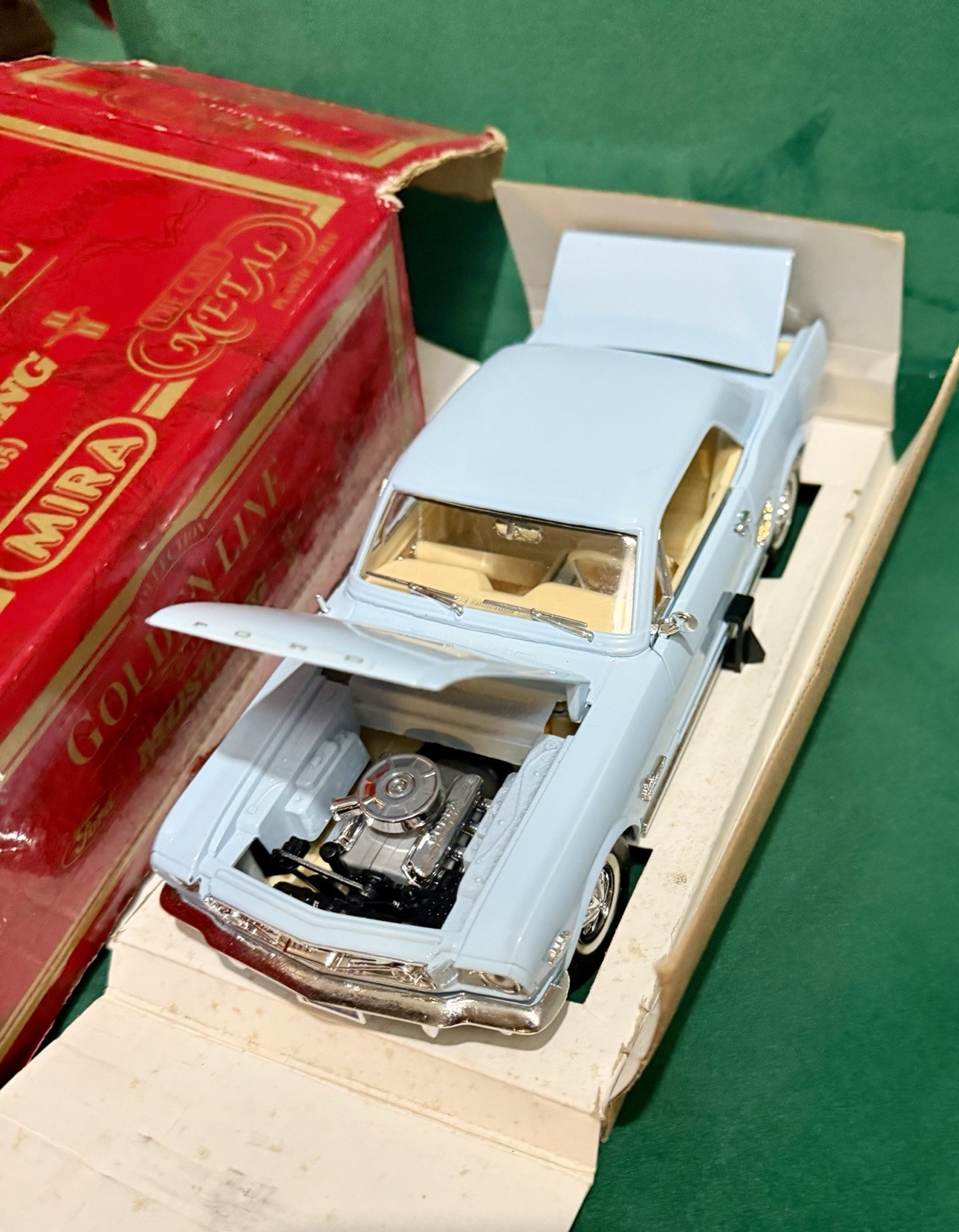 MIRA Golden Line 1:18 1965 Ford Mustang Light Blue Diecast Opening Parts