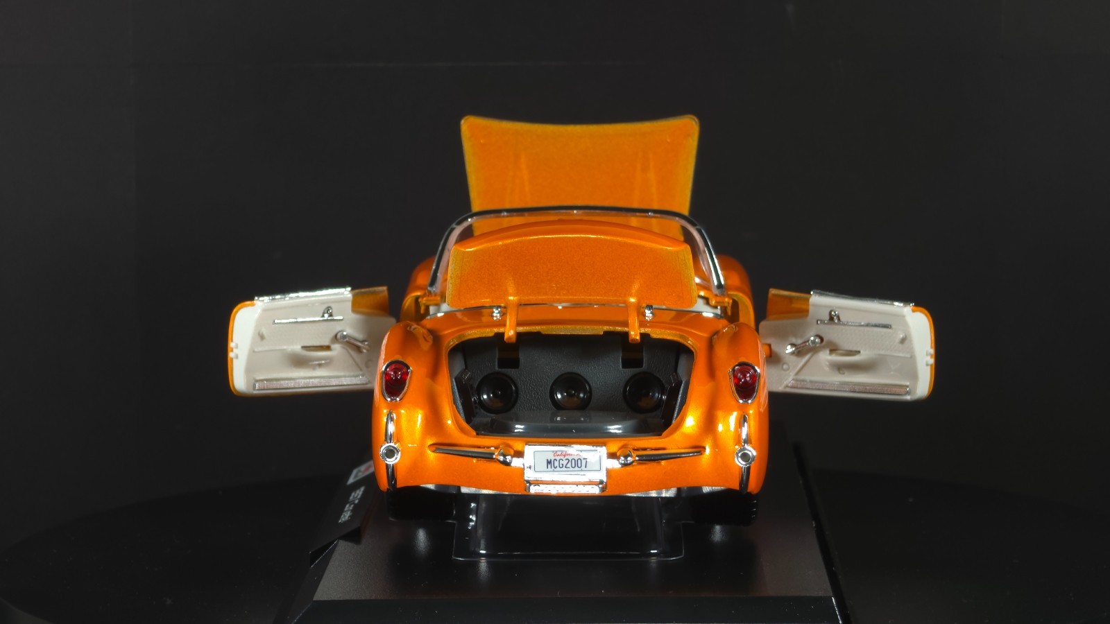1957 Corvette 1:18 Maisto Exclusive Style Special Edition – Orange
