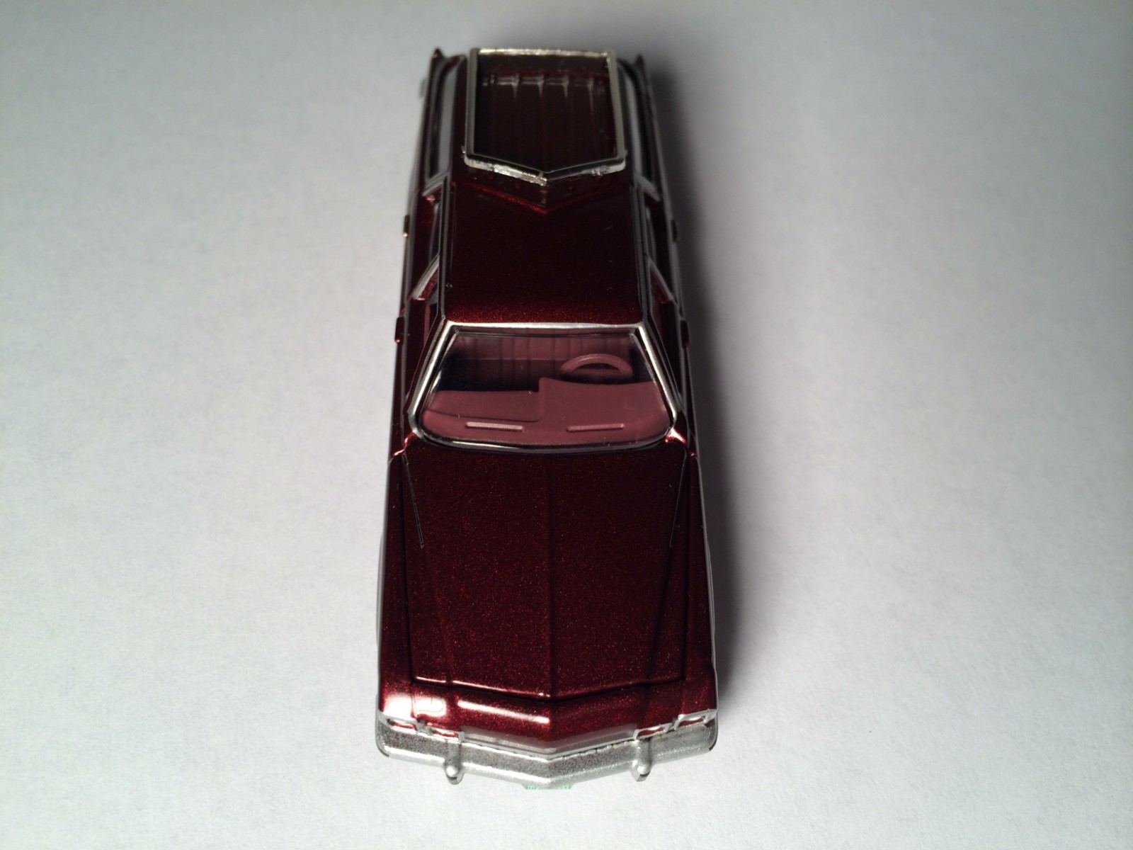 Auto World AW GM 1974 Buick Estate Station Wagon 1:64 1/64 Burgundy Model Car