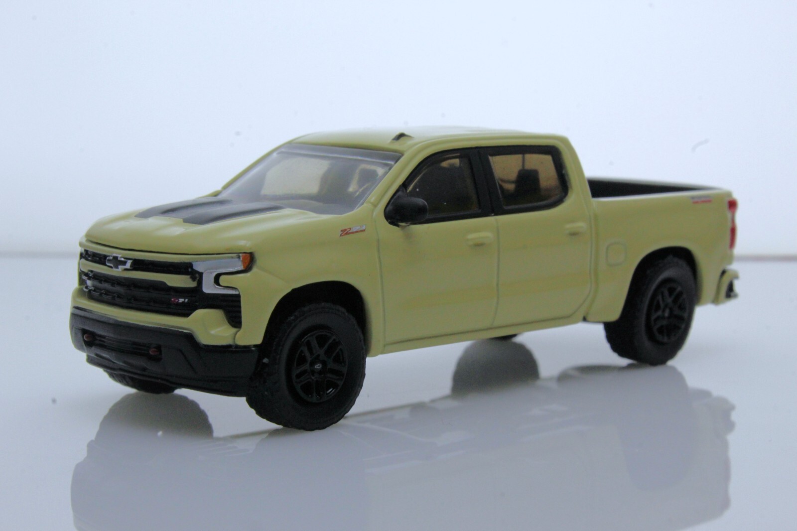 2023 Chevy Silverado 1500 Trail Boss Off-Road Pickup Truck 164 Diecast Model Tan