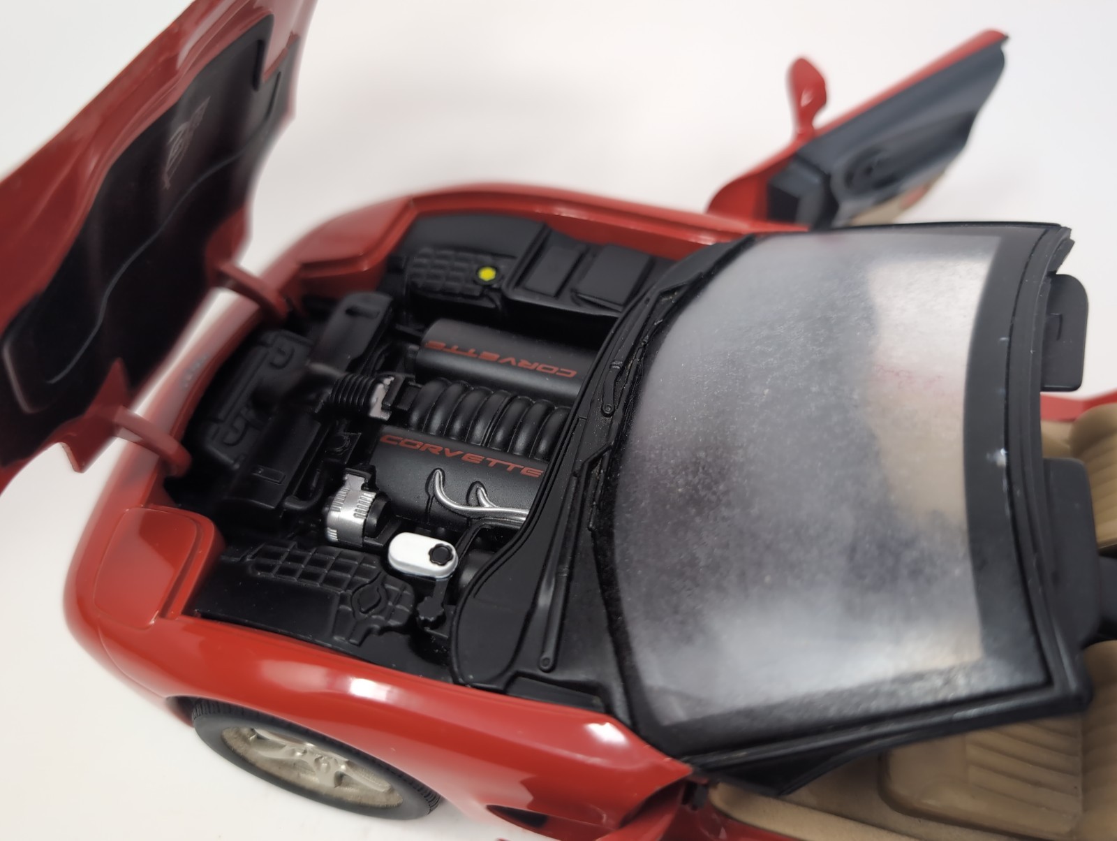 UT Models 1998 Chevrolet Corvette C5 Convertible Red 1:18 Diecast See Descrip.