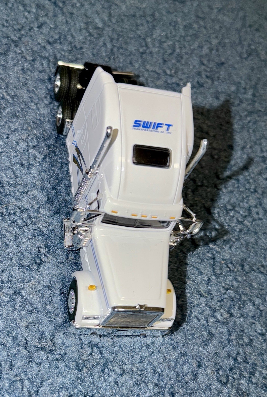 Speccast 1/64 Die Cast Swift Transportation Freightliner Classic XL / #36503