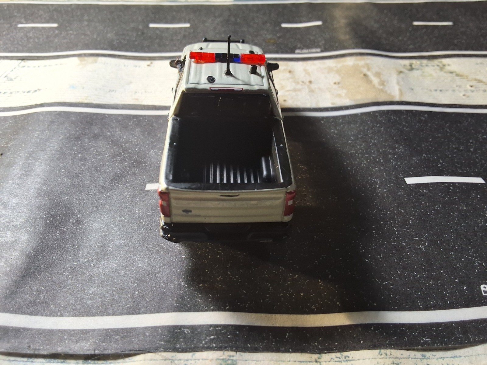 Greenlight Police Custom 1/64 Chevy Silverado SSV with Police Officer Driving
