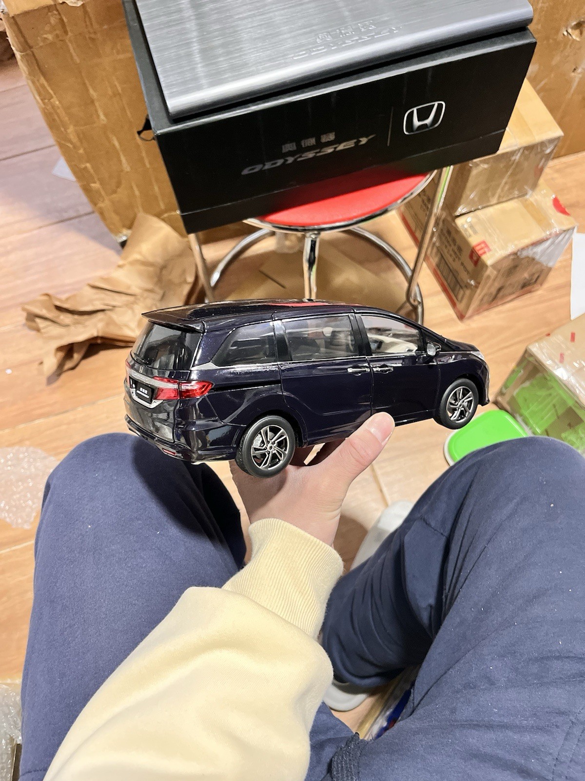 1:18 Scale 2015~2018 Honda Odyssey Obsidian Blue Pearl Diecast Model With Base