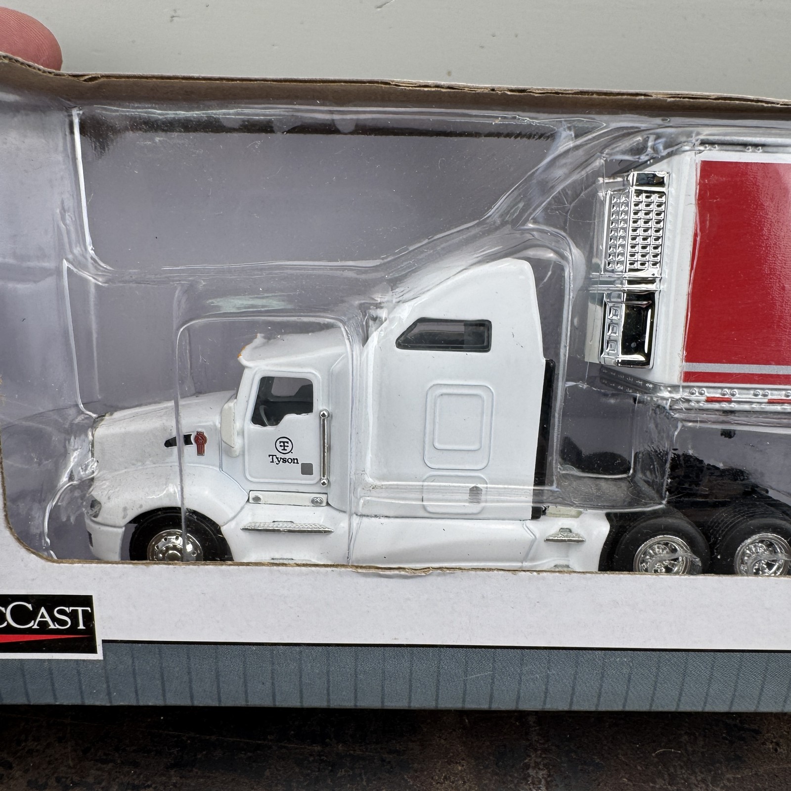 SpecCast Hillshire Farm / Tyson KENWORTH T660 & Tanker Trailer 1:64 #37089