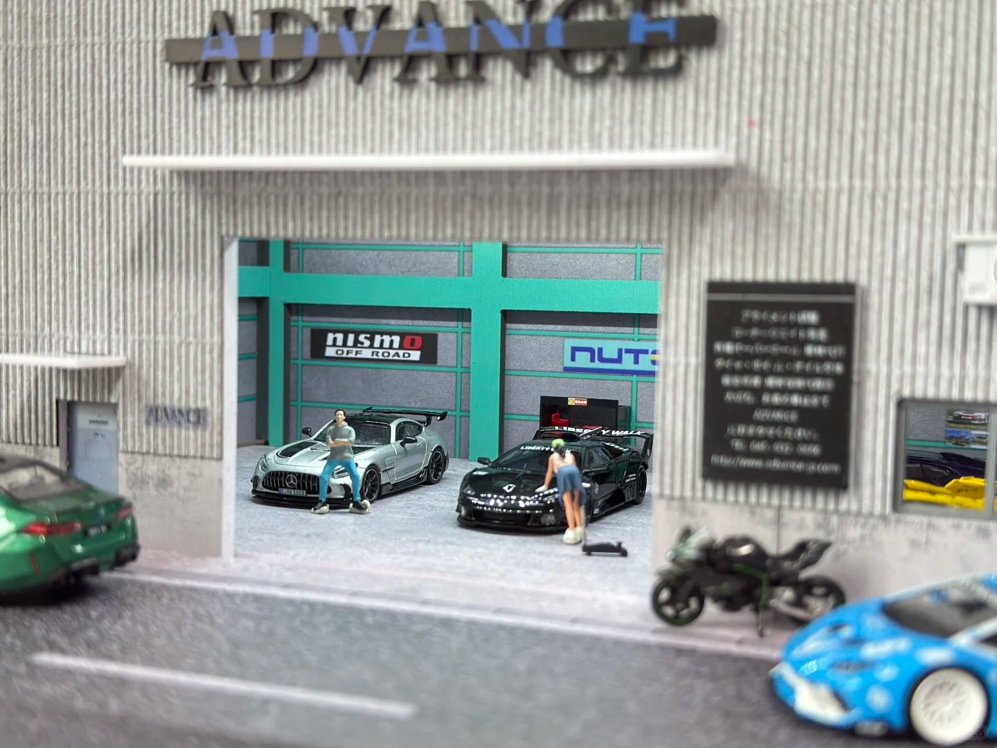 1 /64 Diorama Diecast Garage Model LED Lighting Model Car Display Case Building